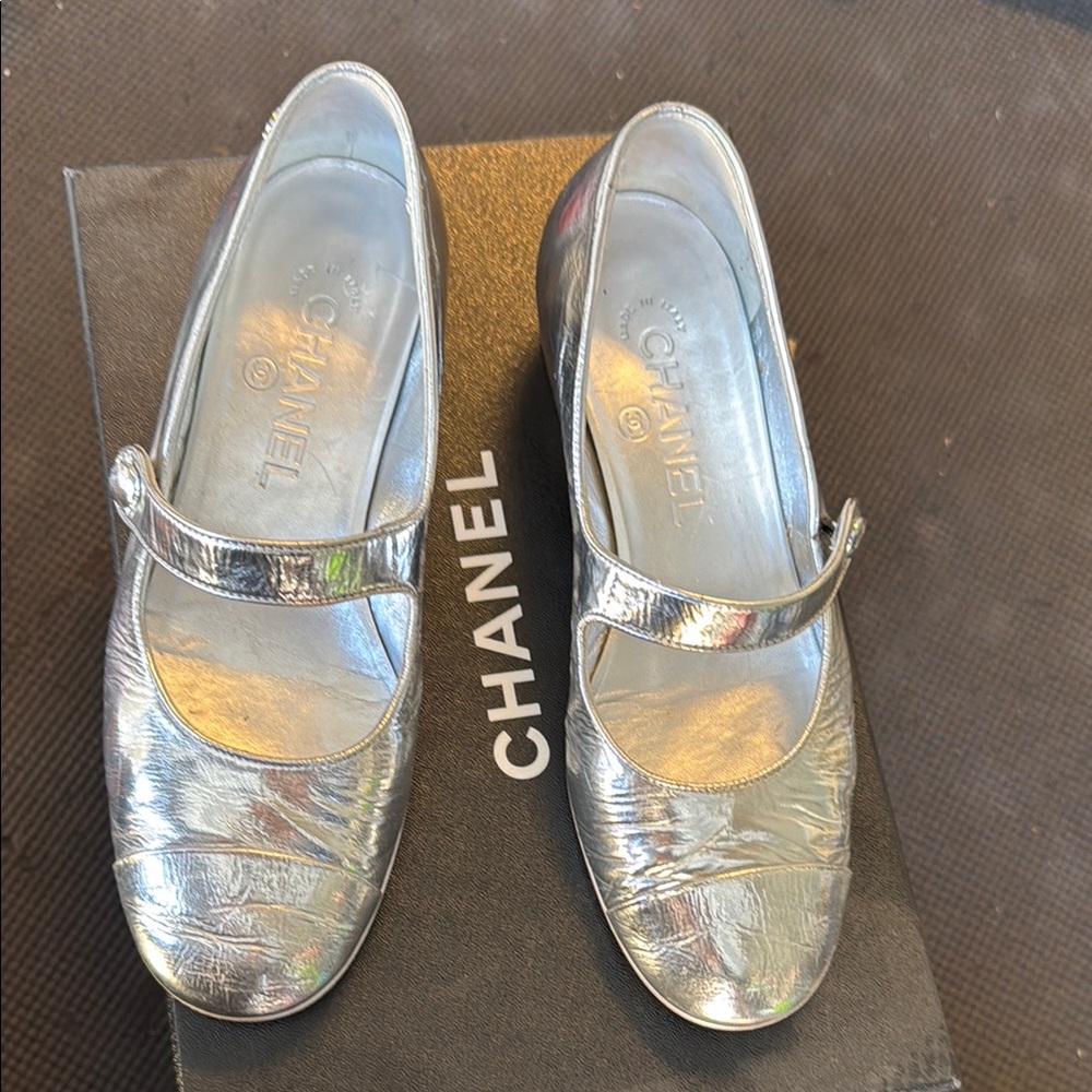 CHANEL Metallic Silver Flats Sz 36